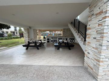 Casa en Venta en Meseta | Cocina Equipada y Patio Techado SGU2566