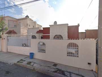 Casa en Venta en  Univ. de Salamanca 8934, Lomas Universidad, Juventud Nte, 31123 Chihuahua, Chih.