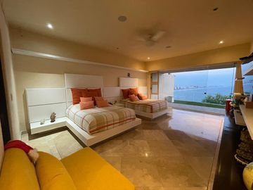 HERMOSA CASA EN RENTA VACACIONAL CON HELIPUERTO EN ACAPULCO