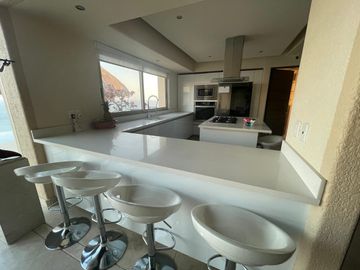 HERMOSA CASA EN RENTA VACACIONAL CON HELIPUERTO EN ACAPULCO