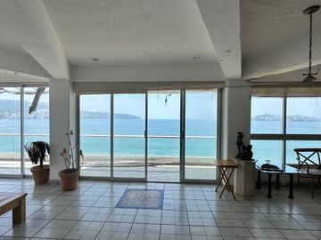 HERMOSA CASA EN RENTA VACACIONAL CON HELIPUERTO EN ACAPULCO