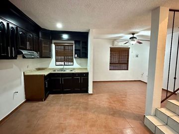 CASA EN RENTA EN VILLA BONITA RESIDENCIAL