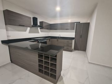 VENTA DE CASA EN FRACC REAL DE CORTES, SAN PEDRO CHOLULA, 4 RECAMARAS, RECAMARA EN PB. COCHERA PARA 2 AUTOS, ROOF GARDEN.