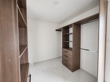 VENTA DE CASA EN FRACC REAL DE CORTES, SAN PEDRO CHOLULA, 4 RECAMARAS, RECAMARA EN PB. COCHERA PARA 2 AUTOS, ROOF GARDEN.
