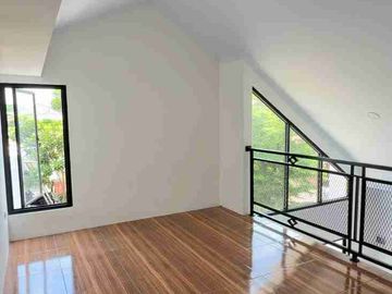 Harapan Jaya, Cibinong. Rumah Baru Dijual ada mezzanine