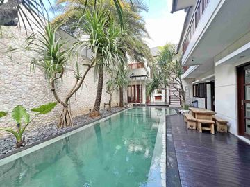 DIJUAL / FREEHOLD : Luxury Villas 6 Bed, Jl. Tegal Cupek, Bumbak, Umalas, Badung Bali