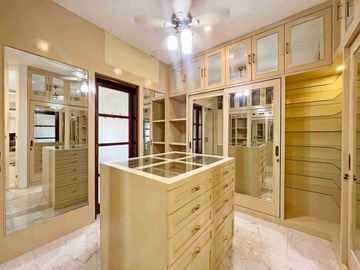 DIJUAL / FREEHOLD : Luxury Villas 6 Bed, Jl. Tegal Cupek, Bumbak, Umalas, Badung Bali