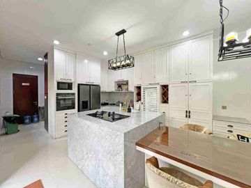 DIJUAL / FREEHOLD : Luxury Villas 6 Bed, Jl. Tegal Cupek, Bumbak, Umalas, Badung Bali