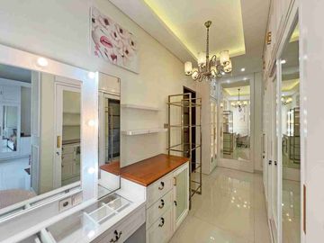 DIJUAL / FREEHOLD : Luxury Villas 6 Bed, Jl. Tegal Cupek, Bumbak, Umalas, Badung Bali