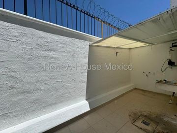 Casa en renta a pie de calle en El Mirador – Querétaro