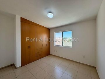 Casa en renta a pie de calle en El Mirador – Querétaro