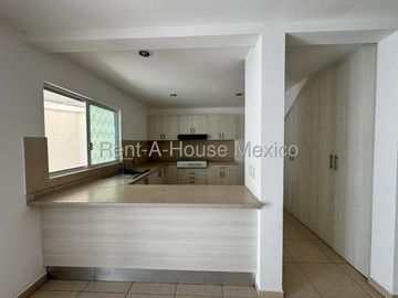 Casa en renta a pie de calle en El Mirador – Querétaro