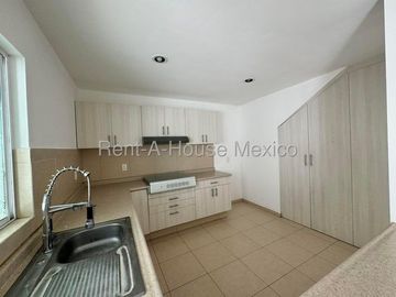 Casa en renta a pie de calle en El Mirador – Querétaro
