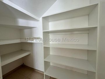 Casa en renta a pie de calle en El Mirador – Querétaro