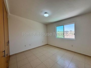 Casa en renta a pie de calle en El Mirador – Querétaro