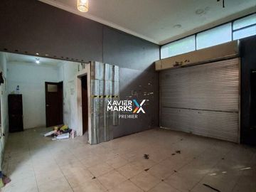 DISEWAKAN RUMAH DI POROS JALAN BUNGA-BUNGA, LOWOKWARU, MALANG KOTA COCOK UNTUK TEMPAT USAHA KAFE, KANTOR, KULINER, DLL