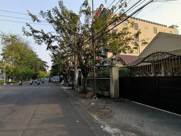 Rumah/Tempat Usaha Nol Raya Arjuna bagus siap HUNI , Carport 5 mobil  Garasi 3 mobil