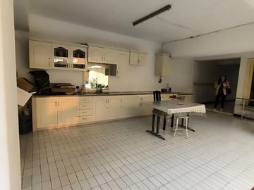 Rumah/Tempat Usaha Nol Raya Arjuna bagus siap HUNI , Carport 5 mobil  Garasi 3 mobil