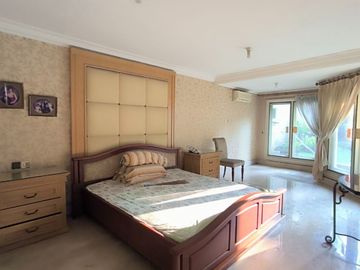 Rumah/Tempat Usaha Nol Raya Arjuna bagus siap HUNI , Carport 5 mobil  Garasi 3 mobil