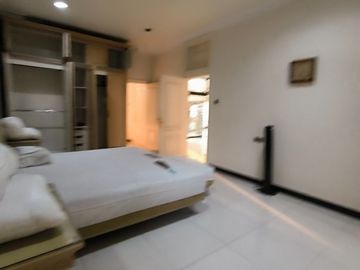 Rumah/Tempat Usaha Nol Raya Arjuna bagus siap HUNI , Carport 5 mobil  Garasi 3 mobil