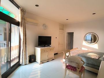 Rumah/Tempat Usaha Nol Raya Arjuna bagus siap HUNI , Carport 5 mobil  Garasi 3 mobil