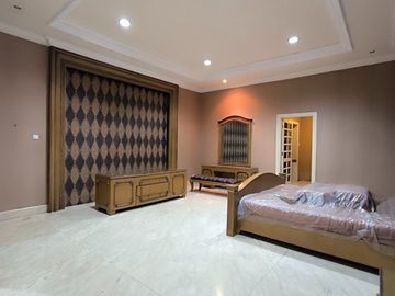 Rumah/Tempat Usaha Nol Raya Arjuna bagus siap HUNI , Carport 5 mobil  Garasi 3 mobil