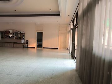 Rumah/Tempat Usaha Nol Raya Arjuna bagus siap HUNI , Carport 5 mobil  Garasi 3 mobil