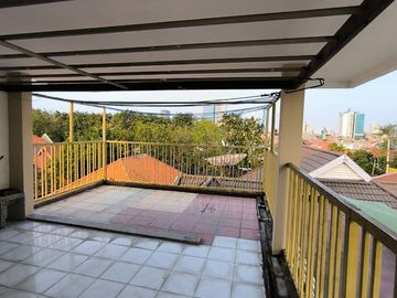 Rumah/Tempat Usaha Nol Raya Arjuna bagus siap HUNI , Carport 5 mobil  Garasi 3 mobil