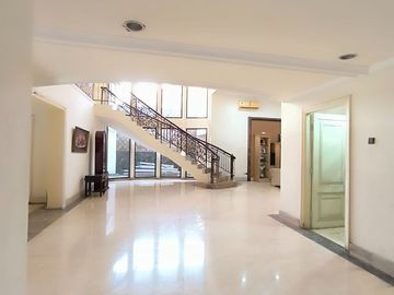 Rumah/Tempat Usaha Nol Raya Arjuna bagus siap HUNI , Carport 5 mobil  Garasi 3 mobil
