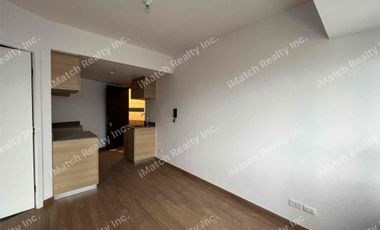 Rush Sale: P6.95m only for 35 sqm 1BR at The Rise Makati by Shangrila