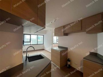 Rush Sale: P6.95m only for 35 sqm 1BR at The Rise Makati by Shangrila