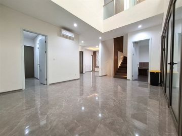 Disewa Rumah 3 Lantai - 4BR di Puri 11 Heritage | Furnish, Cluster Premium, Akses Mudah ke Tol & Pusat Kota, Siap Huni, Interior Elegan