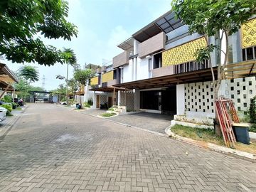Disewa Rumah 3 Lantai - 4BR di Puri 11 Heritage | Furnish, Cluster Premium, Akses Mudah ke Tol & Pusat Kota, Siap Huni, Interior Elegan