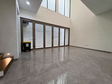 Disewa Rumah 3 Lantai - 4BR di Puri 11 Heritage | Furnish, Cluster Premium, Akses Mudah ke Tol & Pusat Kota, Siap Huni, Interior Elegan