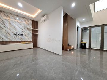 Disewa Rumah 3 Lantai - 4BR di Puri 11 Heritage | Furnish, Cluster Premium, Akses Mudah ke Tol & Pusat Kota, Siap Huni, Interior Elegan