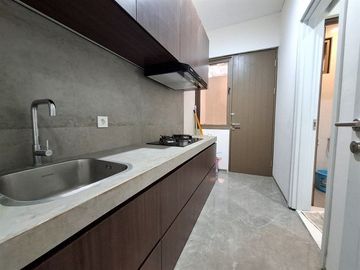Disewa Rumah 3 Lantai - 4BR di Puri 11 Heritage | Furnish, Cluster Premium, Akses Mudah ke Tol & Pusat Kota, Siap Huni, Interior Elegan