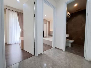 Disewa Rumah 3 Lantai - 4BR di Puri 11 Heritage | Furnish, Cluster Premium, Akses Mudah ke Tol & Pusat Kota, Siap Huni, Interior Elegan