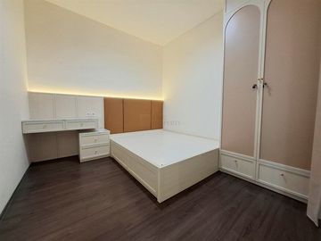 Disewa Rumah 3 Lantai - 4BR di Puri 11 Heritage | Furnish, Cluster Premium, Akses Mudah ke Tol & Pusat Kota, Siap Huni, Interior Elegan