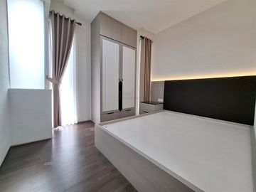 Disewa Rumah 3 Lantai - 4BR di Puri 11 Heritage | Furnish, Cluster Premium, Akses Mudah ke Tol & Pusat Kota, Siap Huni, Interior Elegan