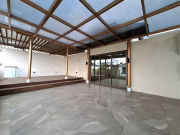 Disewa Rumah 3 Lantai - 4BR di Puri 11 Heritage | Furnish, Cluster Premium, Akses Mudah ke Tol & Pusat Kota, Siap Huni, Interior Elegan