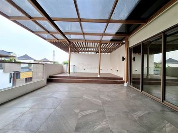 Disewa Rumah 3 Lantai - 4BR di Puri 11 Heritage | Furnish, Cluster Premium, Akses Mudah ke Tol & Pusat Kota, Siap Huni, Interior Elegan