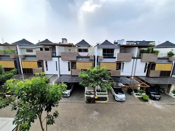 Disewa Rumah 3 Lantai - 4BR di Puri 11 Heritage | Furnish, Cluster Premium, Akses Mudah ke Tol & Pusat Kota, Siap Huni, Interior Elegan