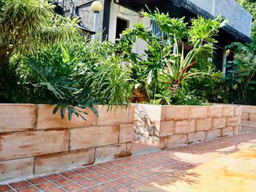 VILLA FOR SALE | AMED, BALI
Freehold | 5 Units | Pool | Rooftop Terrace