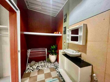 VILLA FOR SALE | AMED, BALI
Freehold | 5 Units | Pool | Rooftop Terrace