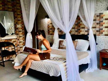 VILLA FOR SALE | AMED, BALI
Freehold | 5 Units | Pool | Rooftop Terrace