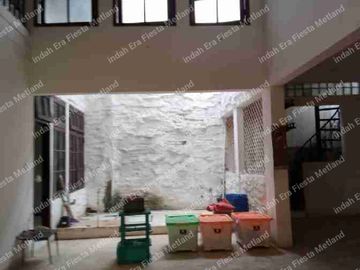 Rumah Mewah strategis adem taman ratu jakarta barat