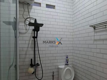 DIJUAL RUMAH CANTIK SIAP HUNI SEMI FURNISH 3 KAMAR TIDUR DI PERUMAHAN SAXOFONE, LOWOKWARU, MALANG KOTA