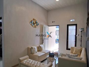 DIJUAL RUMAH CANTIK SIAP HUNI SEMI FURNISH 3 KAMAR TIDUR DI PERUMAHAN SAXOFONE, LOWOKWARU, MALANG KOTA