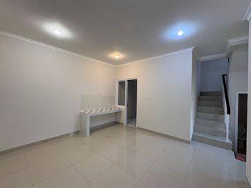 Rumah 3 Lantai Sudah Renovasi di Samara Village