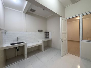 Rumah 3 Lantai Sudah Renovasi di Samara Village